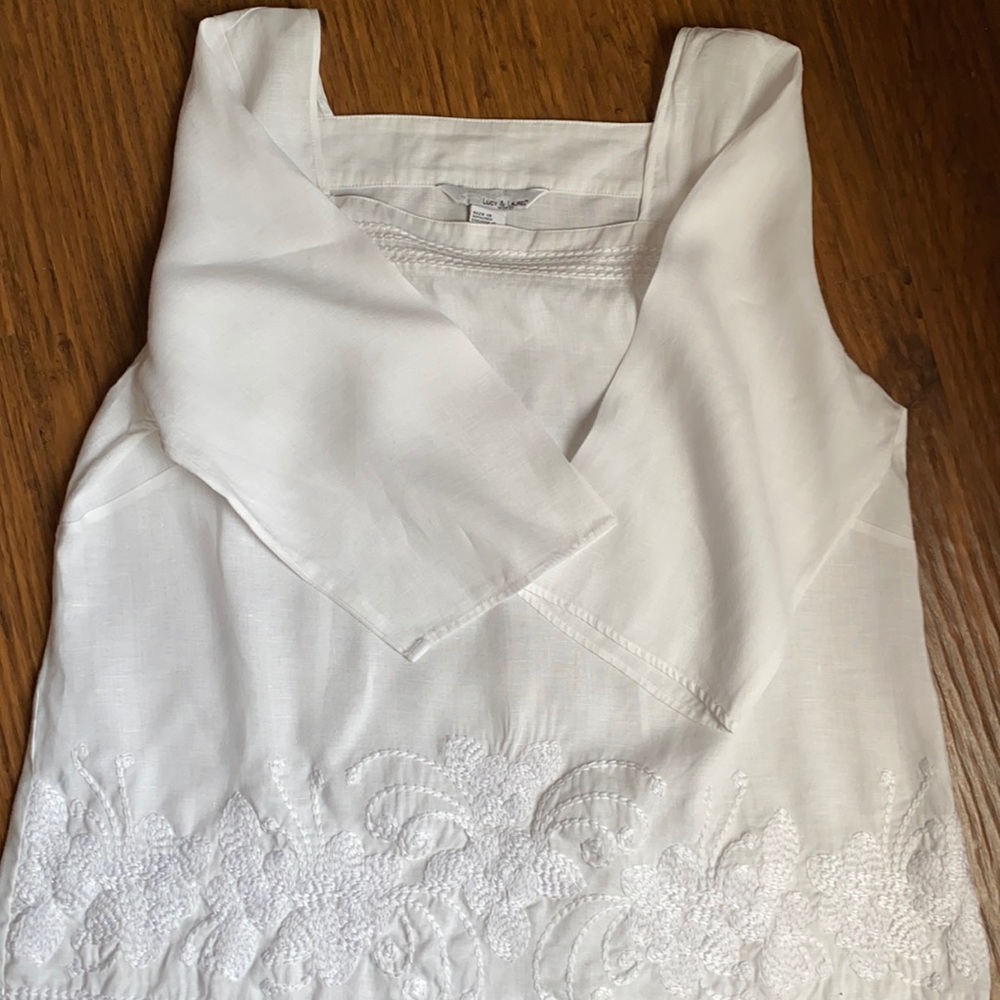 Lucy & Laurel blouse 100 % Linen Embroidery